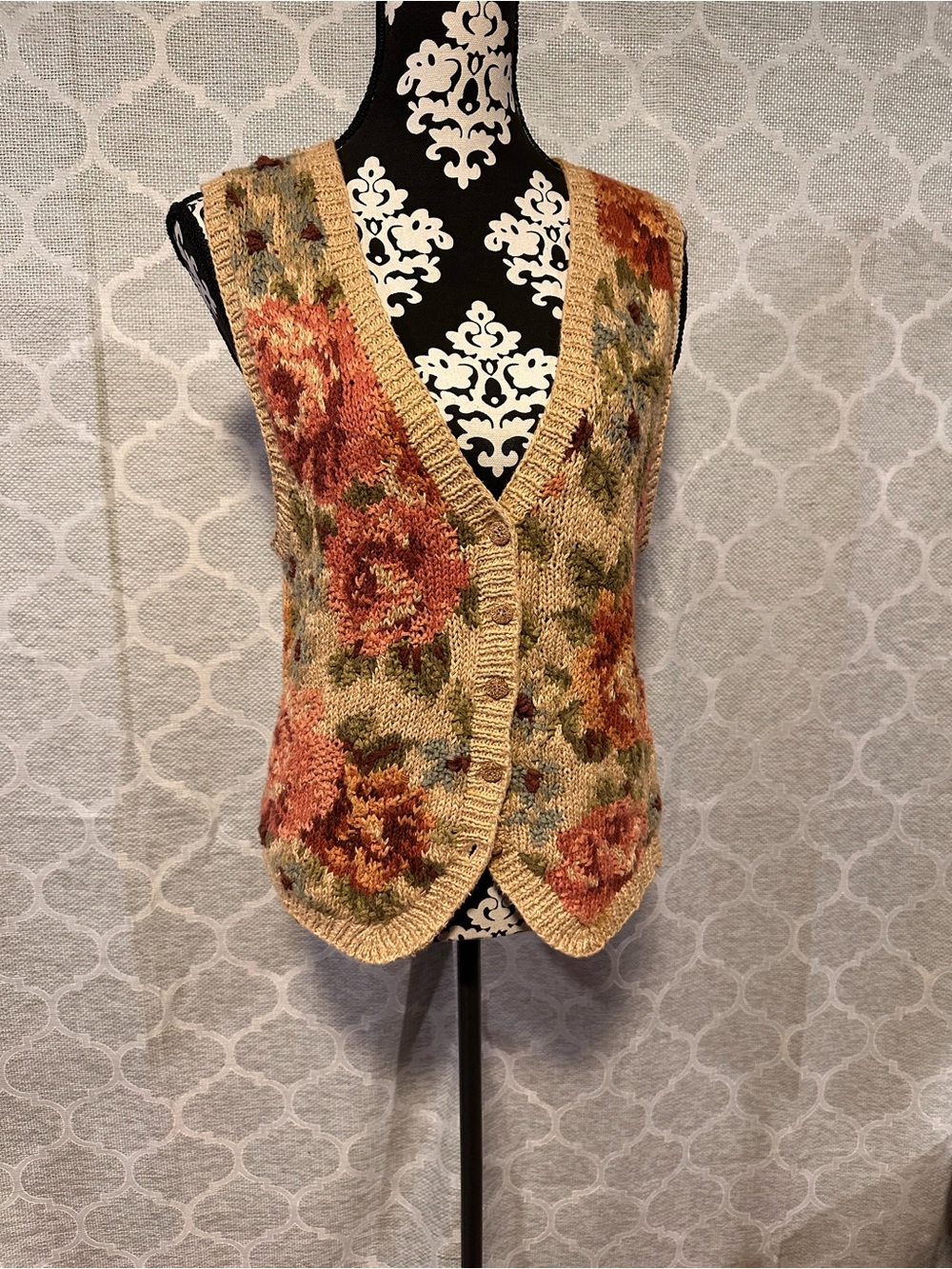 Vintage Portraits by Northern Isles Hand Knit Button-Front Sweater Vest size PM